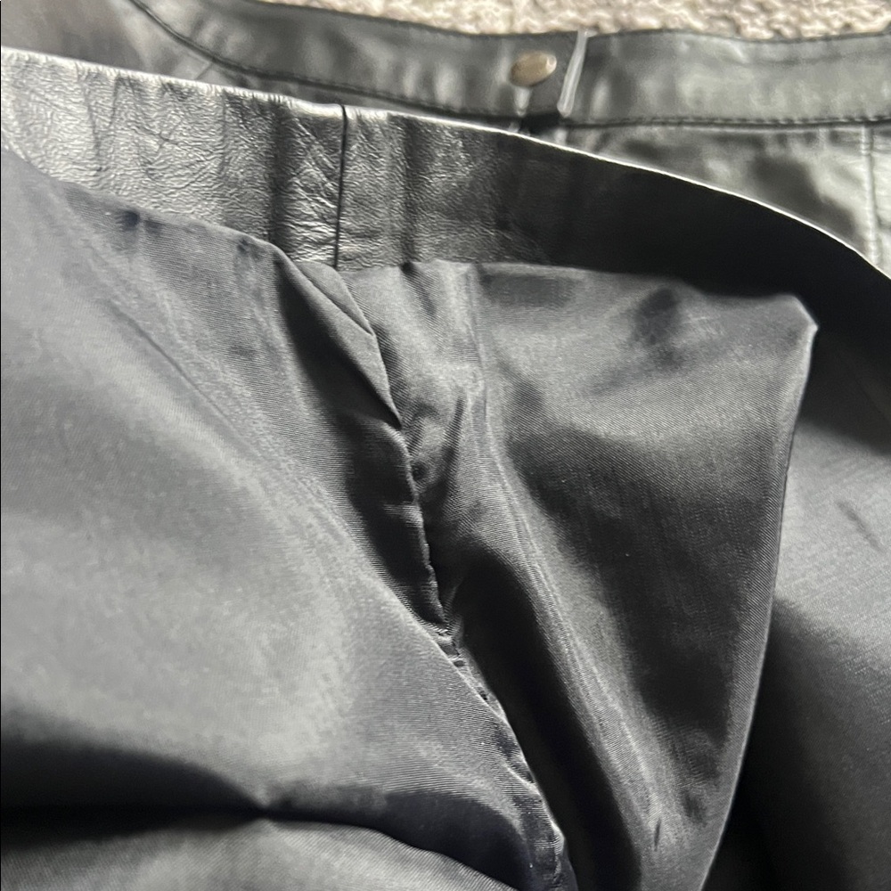 Berman’s leather skirt size 10 (8?) - Picture 4 of 8
